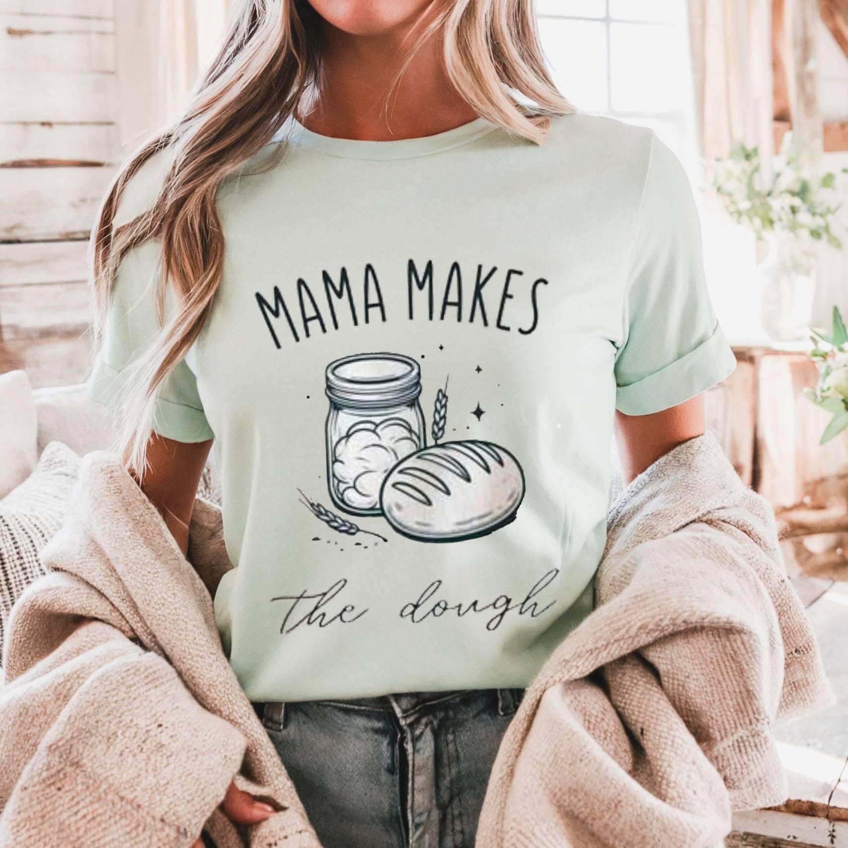 Funny Bread Shirt: Mama Makes The Dough - Baking Lover Gift