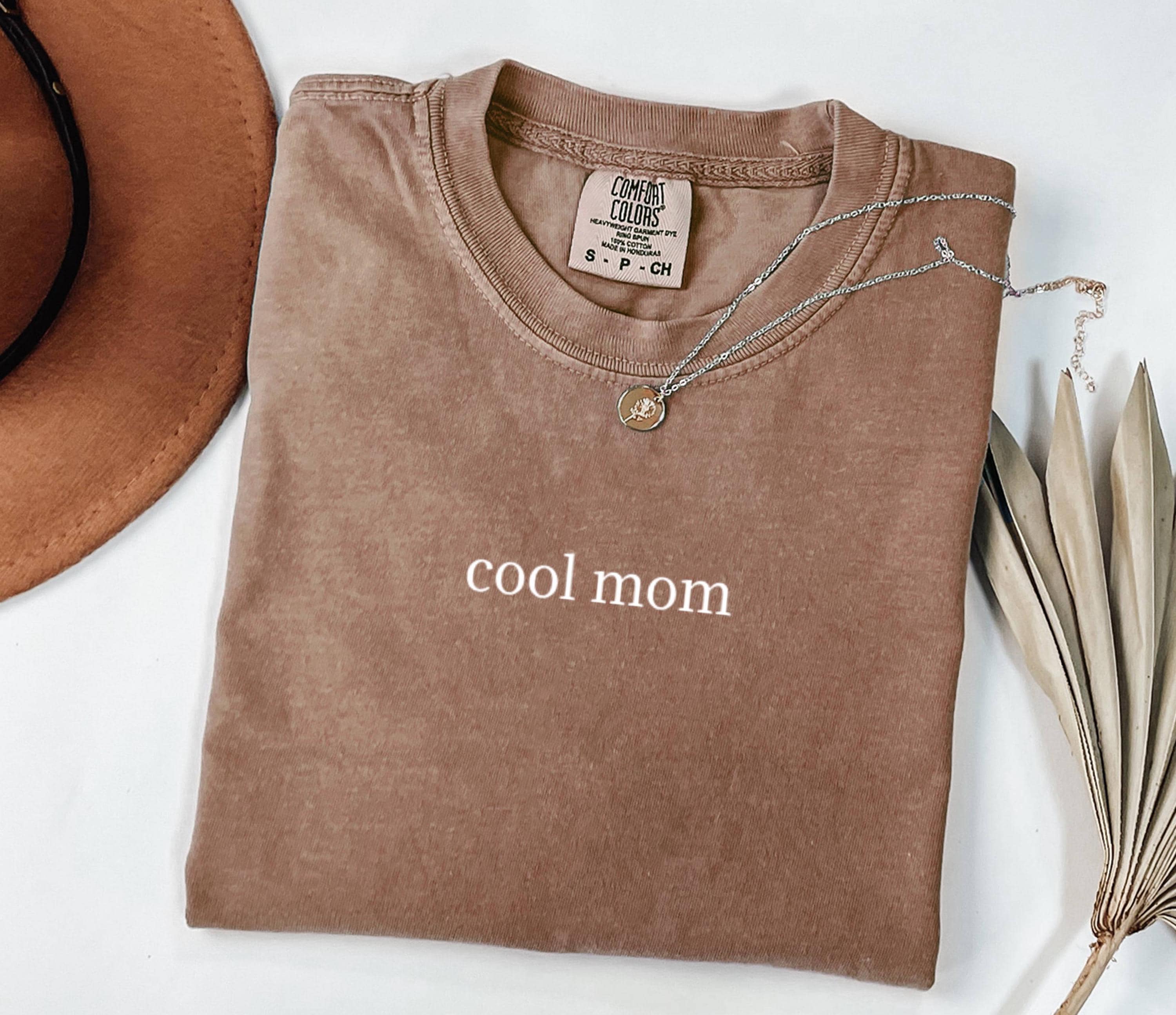 Mom Shirt, Minimalist Graphic Tee, Modern Mama Gift