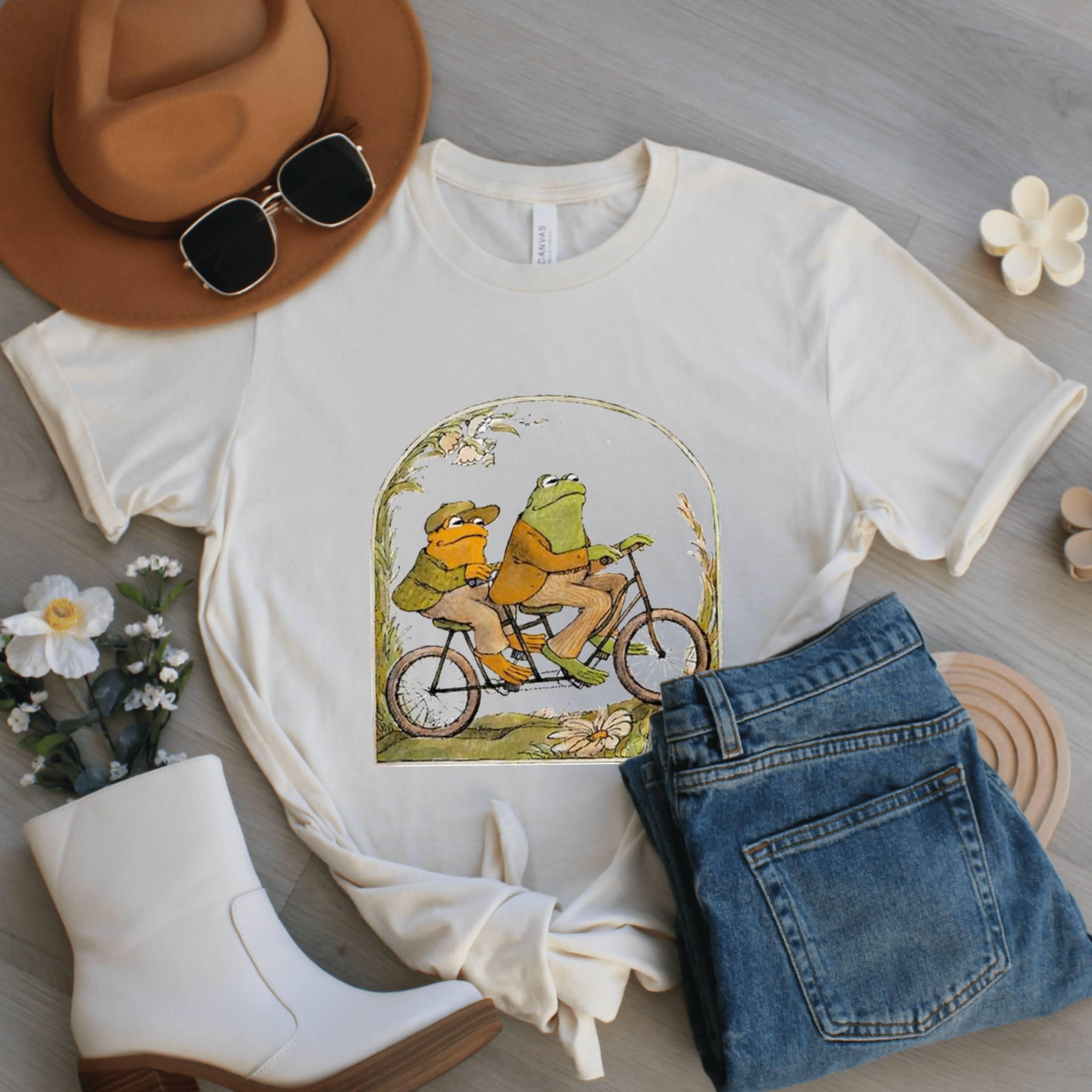 Vintage Frog and Toad T-Shirt: Retro Cartoon Graphic Tee