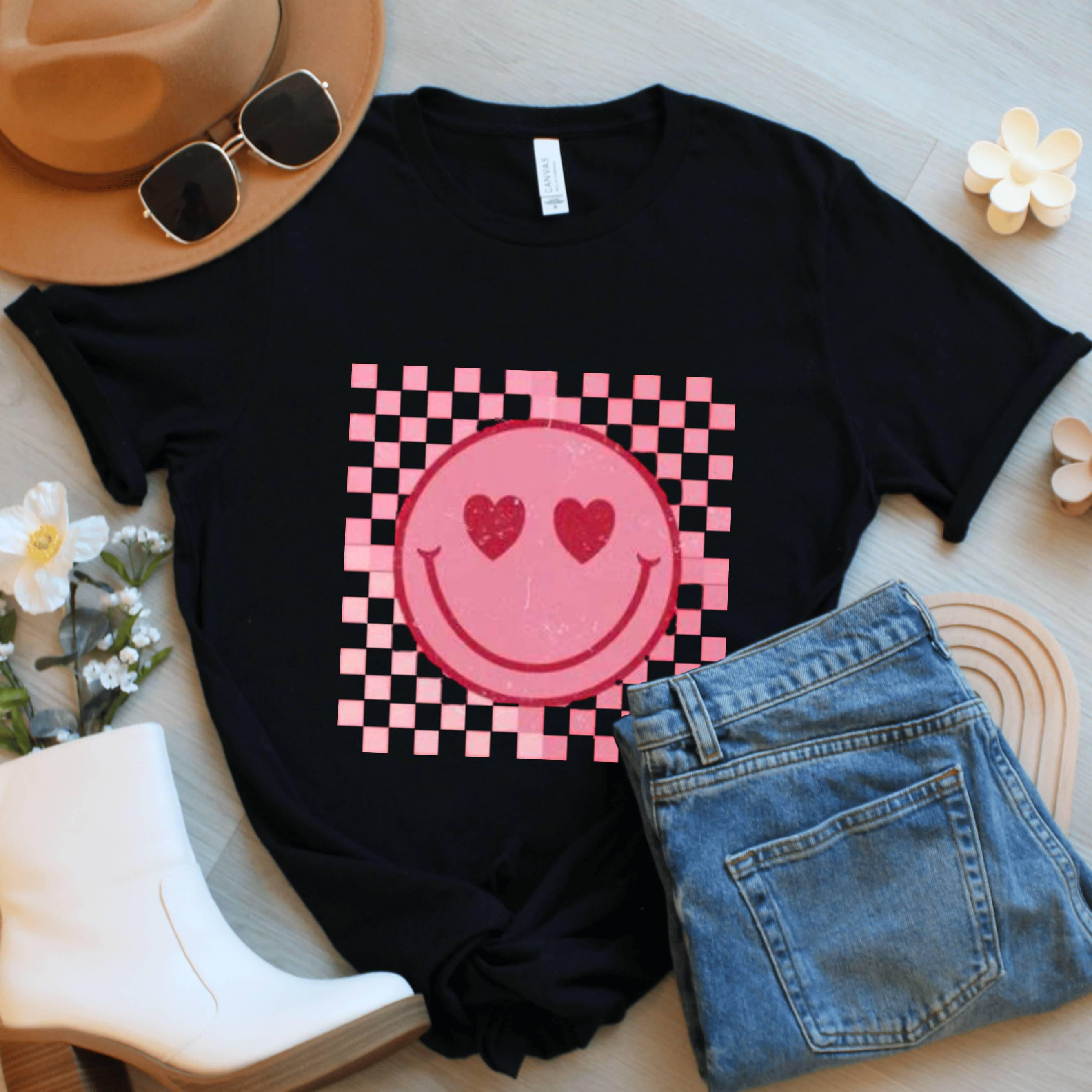 Retro Smiley Face T-Shirt: Red Checkerboard Heart Eyes, Y2K Graphic Top